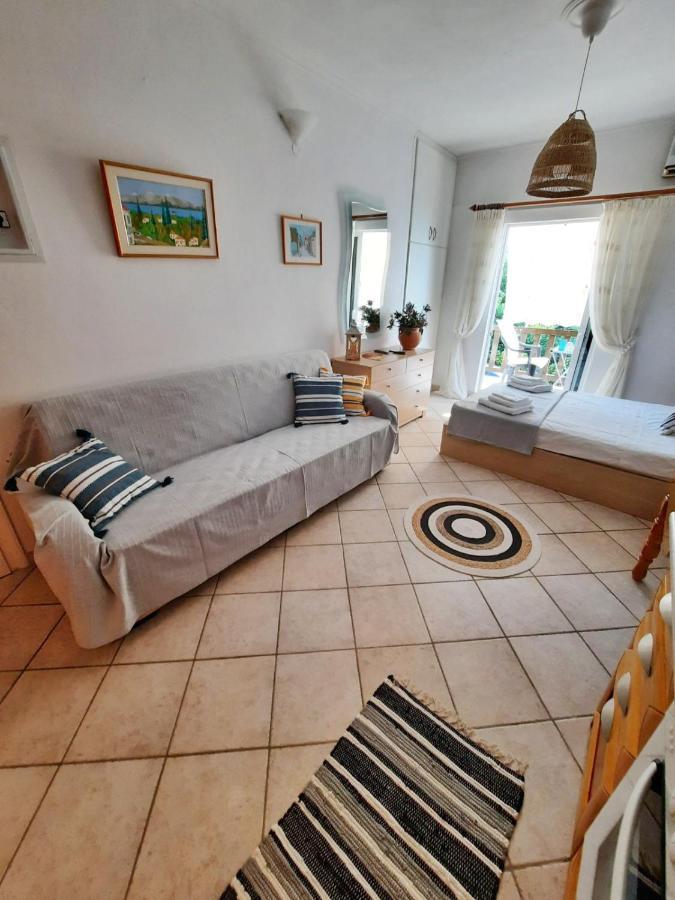 Beautiful Seaside Studio Akrata Exterior photo